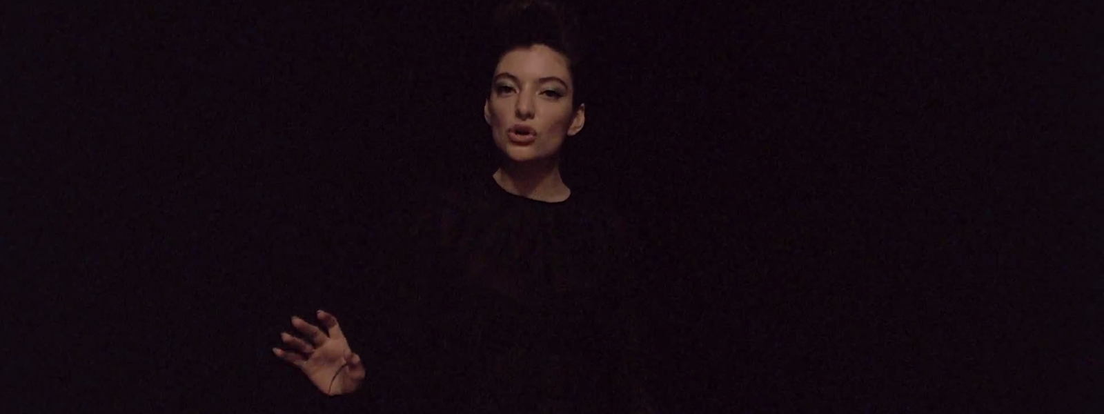 Lorde – Yellow Flicker Beat <br> (Hunger Games)