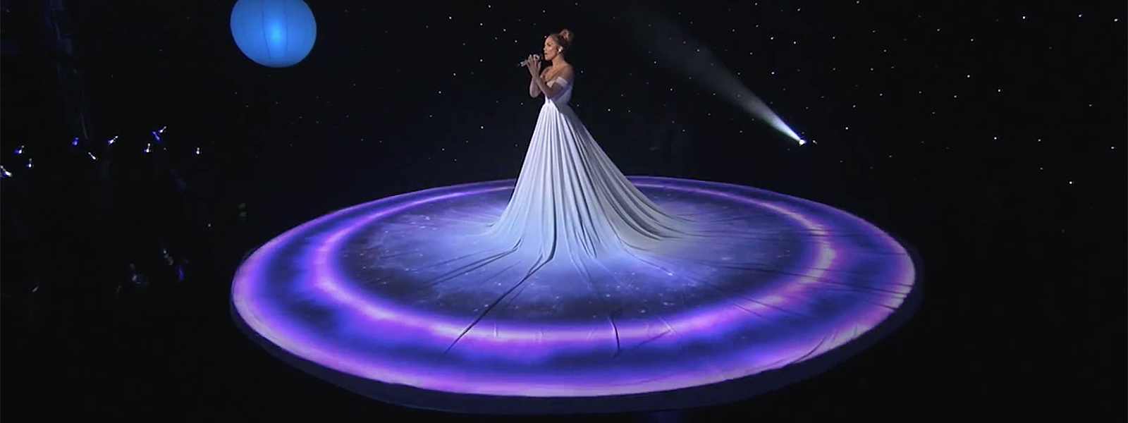 Jennifer Lopez – Feel the Light (American Idol XIV)